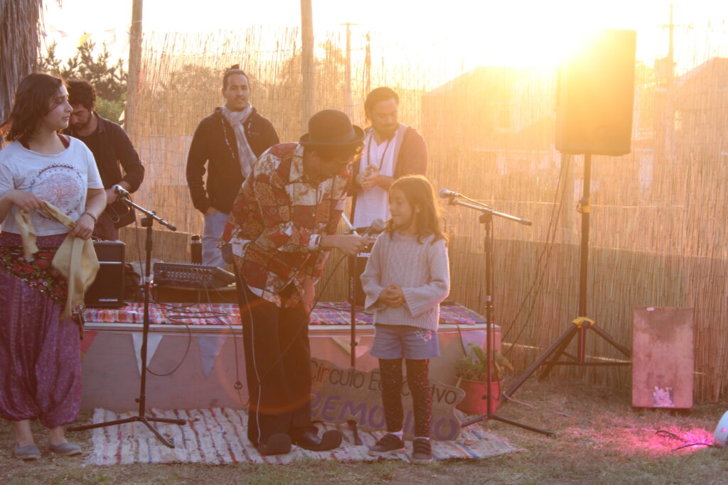 Presentación musical al atardecer